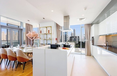 Dubai Apartment | Seaside Escape: 3BR Bluewaters Suite with Pool & Views