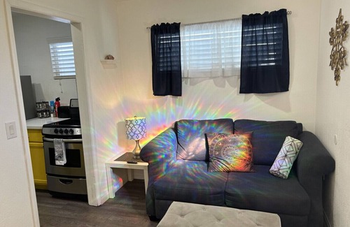 Downtown Las Vegas House | Delightful Queen Bed Room with Courtyard Access & Breakfast