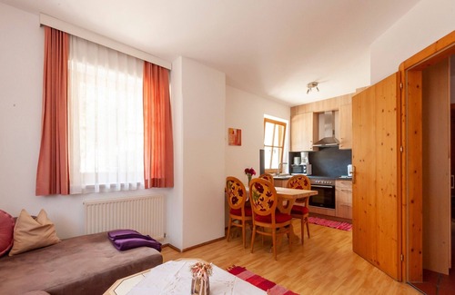 Mayrhofen Apartment | Cozy Apartment in Mayrhofen with Breakfast Near Forest