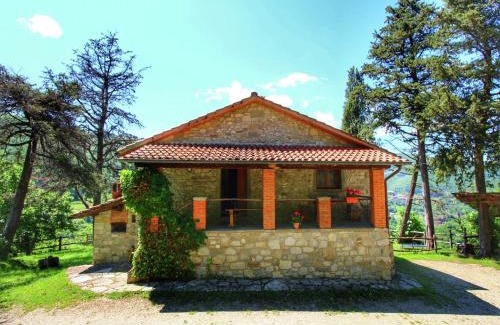 Ortignano Raggiolo House | Charming Farmhouse in Ortignano with Pool & Pet-Friendly