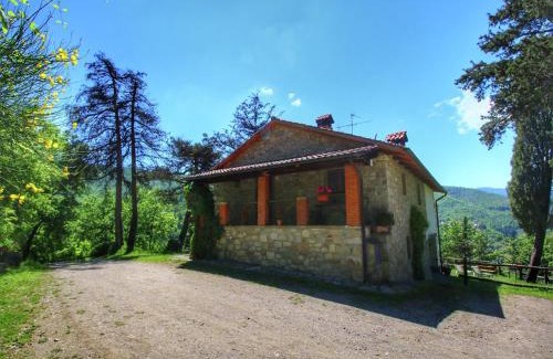 Ortignano Raggiolo House | Charming Farmhouse in Ortignano with Pool & Pet-Friendly