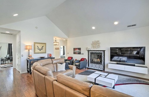 Altamont House | Inviting Home with Fire Pit and Hot Tub Near OIT