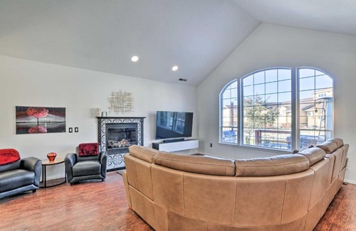 Altamont House | Inviting Home with Fire Pit and Hot Tub Near OIT