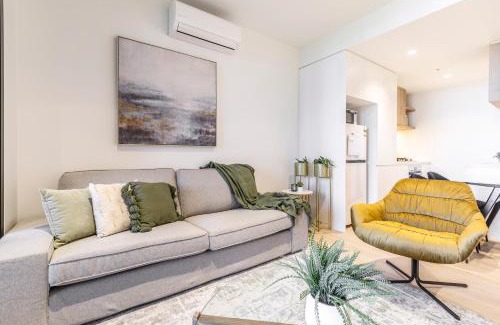 South Melbourne Apartment | Enchanting Oasis in South Melbourne's Vibrant Heart