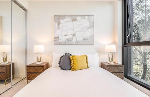 South Melbourne Apartment | Enchanting Oasis in South Melbourne's Vibrant Heart
