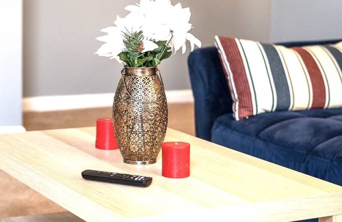 Irvington House | Alluring Private Room/6Mins Dtwn/Men Only