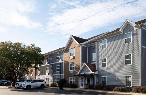 Tallahassee Hotel | Comfortable TownePlace Suites Tallahassee with Pool & Breakfast
