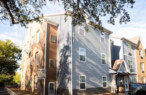 Tallahassee Hotel | Comfortable TownePlace Suites Tallahassee with Pool & Breakfast