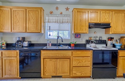 Weiser House | Tranquil Retreat at Ally's Peace of Mind - Pet Friendly & More