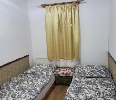 Tiszaujvaros Apartment | Almás Vendégház: Family-Friendly Retreat with Pet Access