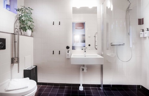Vasterhaninge Hotel | Discover Almåsa Havshotell: Spa, Pool & Family-Friendly Fun