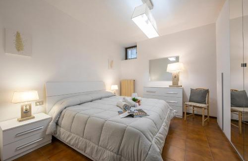 Barbarano Apartment | Pet-Friendly Alma Hotel by the Lake - Happy Rentals