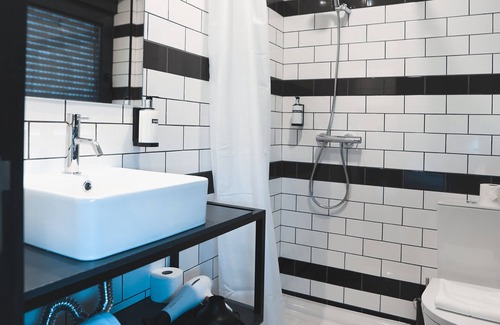 Valenca House | Alma Candida 22: Ideal Retreat for Families and Pets