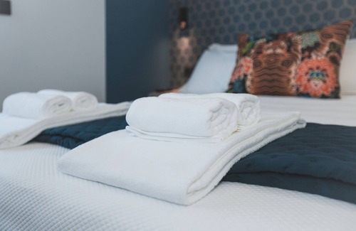 Valenca House | Alma Candida 22: Ideal Retreat for Families and Pets
