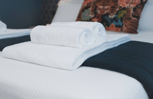 Valenca House | Alma Candida 24: Family-Friendly Retreat with Pet Welcome
