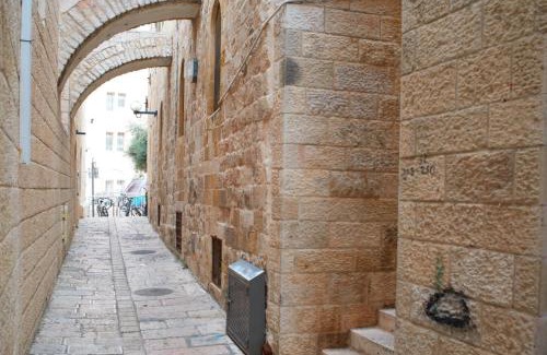 Old City Apartment | Experience Alma: A 4-Star Guest Favorite with Perfect Reviews