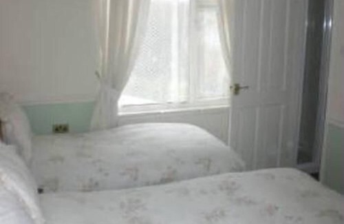 Stoke Bed & Breakfast | Highly Rated Alma Lodge Guest House with Family-Friendly Amenities