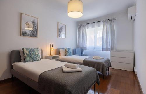 Cova da Piedade Apartment | Family-Friendly Stays at Almada Noronha 37 Hotel