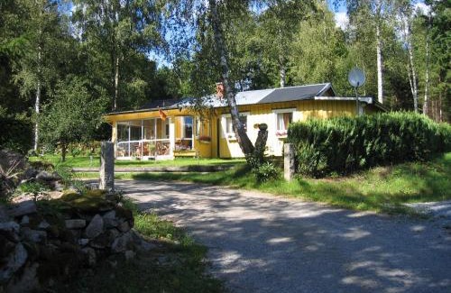 Svangsta House | Almagården: Idyllic Rural Retreat with Family & Pet Amenities