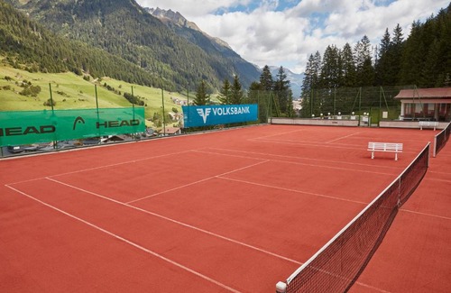 Paznaun Apartment | Pet-Friendly Almandin Apartments with Breakfast & High Ratings