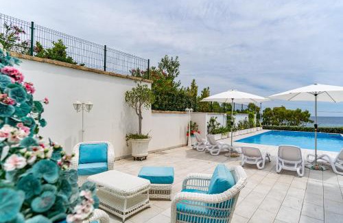 Crotone Bed & Breakfast | Relax at Almaré B&B with Oceanfront Views and Pool