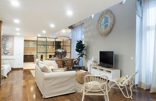 Malasana Apartment | Stylish Almar Duplex Malasaña - Rated 9.2/10, Pet Friendly
