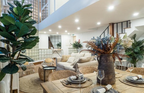 Malasana Apartment | Stylish Almar Duplex Malasaña - Rated 9.2/10, Pet Friendly