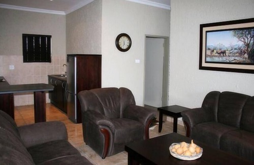 Lekwa-Teemane Cabin | Experience Almar Exclusive Game Ranch: Rated 9.2/10