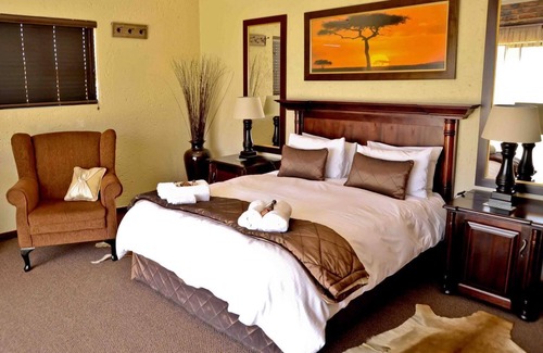 Lekwa-Teemane Cabin | Experience Almar Exclusive Game Ranch: Rated 9.2/10