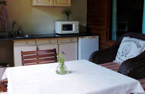 Alkmaar House | Discover Almar View Guest House: 4-Star Family Haven