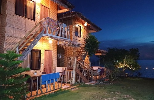 San Juan House | Relax at Almare Guest House Siquijor with Oceanfront Views