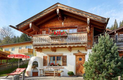 Hundsdorfl Ski Chalet | Unforgettable Almdorf Flachau: 4-Star Cabin Retreat