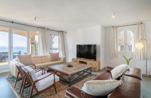 Gran Alacant Villa | Experience Almela's: Family-Friendly Retreat with Pool