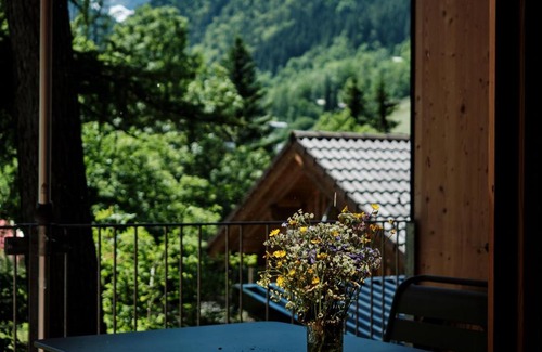 Brand House | Discover Älmele - Waldchalets Brandnertal with Breakfast & Pets