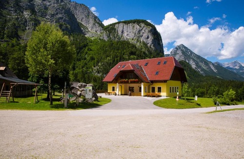 Hinterstoder Apartment | Cozy Almgasthaus Baumschlagerreith: 9/10 Guest Rated Stay