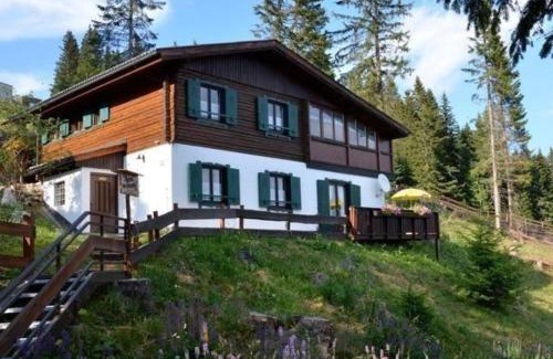 Untergreutschach Apartment | Almhaus: Cozy Retreat at 1600m with Sauna & Fireplace