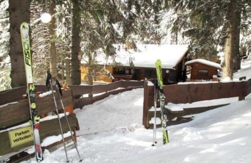 Untergreutschach Apartment | Almhaus: Cozy Retreat at 1600m with Sauna & Fireplace