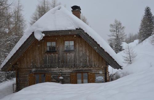 Ramingstein Ski Chalet | Almhaus Völkl: Family-Friendly Retreat with Ocean Views