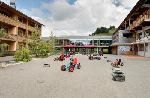 Riefensberg Hotel | Discover Almhotel Hochhäderich: 4-Star Retreat with Pool