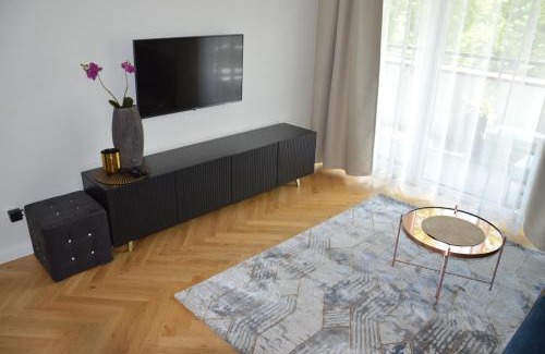 Torun Apartment | Guest Rated: Almi Apartment at Villa Moderno with Parking