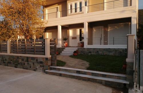 Steni Dirfyos Apartment | Discover Almira Ghouse: 9.5/10 Rated, Pet-Friendly Retreat