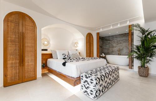 Plaka Apartment | Oceanfront Suites at Nikos & Maria Apts - Rated 8.9/10
