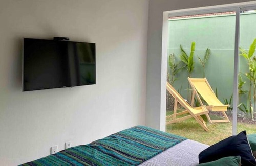 Praia de Barequecaba House | Almond Barê: Beachside Retreat with Spa & High-Speed Wifi
