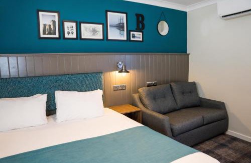 Almondsbury Hotel | Discover Almondsbury Inn & Lounge: Family-Friendly Retreat