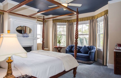 Newport Bed & Breakfast | Almondy Inn: Guest Rated 9.8 with Oceanfront Relaxation