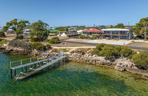 Lake Wangary Apartment | Waterfront Almonta Apartments: Guest Rated 9.8, Family-Friendly