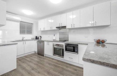 Lake Wangary Apartment | Waterfront Almonta Apartments: Guest Rated 9.8, Family-Friendly