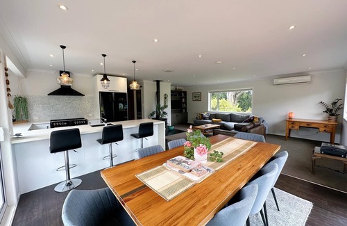 Waiuku House | Almost Coastal - Pool & Hot Tub
