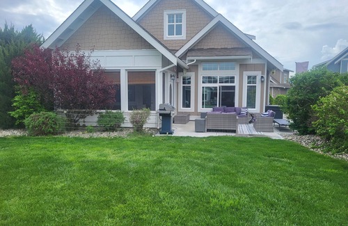 Okanagan-Similkameen House | Experience Sun, Sand, and Wine at Sandpiper Beach House