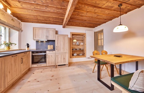 Muhldorfl Apartment | Almrausch - Modern Holiday Flat with Pool & Spa Amenities